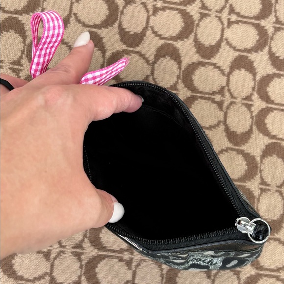 Coach Pouch - Picture 6 of 6